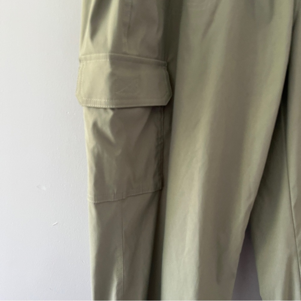 Eddie Bauer Green Nylon Cargo Pants High Rise Pull On Hiking Womens Size 14 - Picture 3 of 8